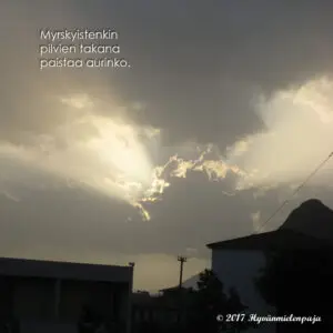 Myrskyistenkin pilvien takana paistaa aurinko. - Hyvänmielenpaja