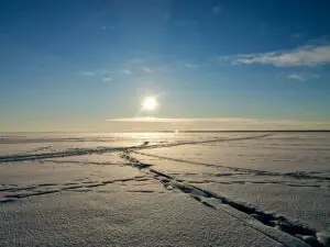Kaunis keväinen auringonpaiste Joensuussa Hyvänmielenpaja